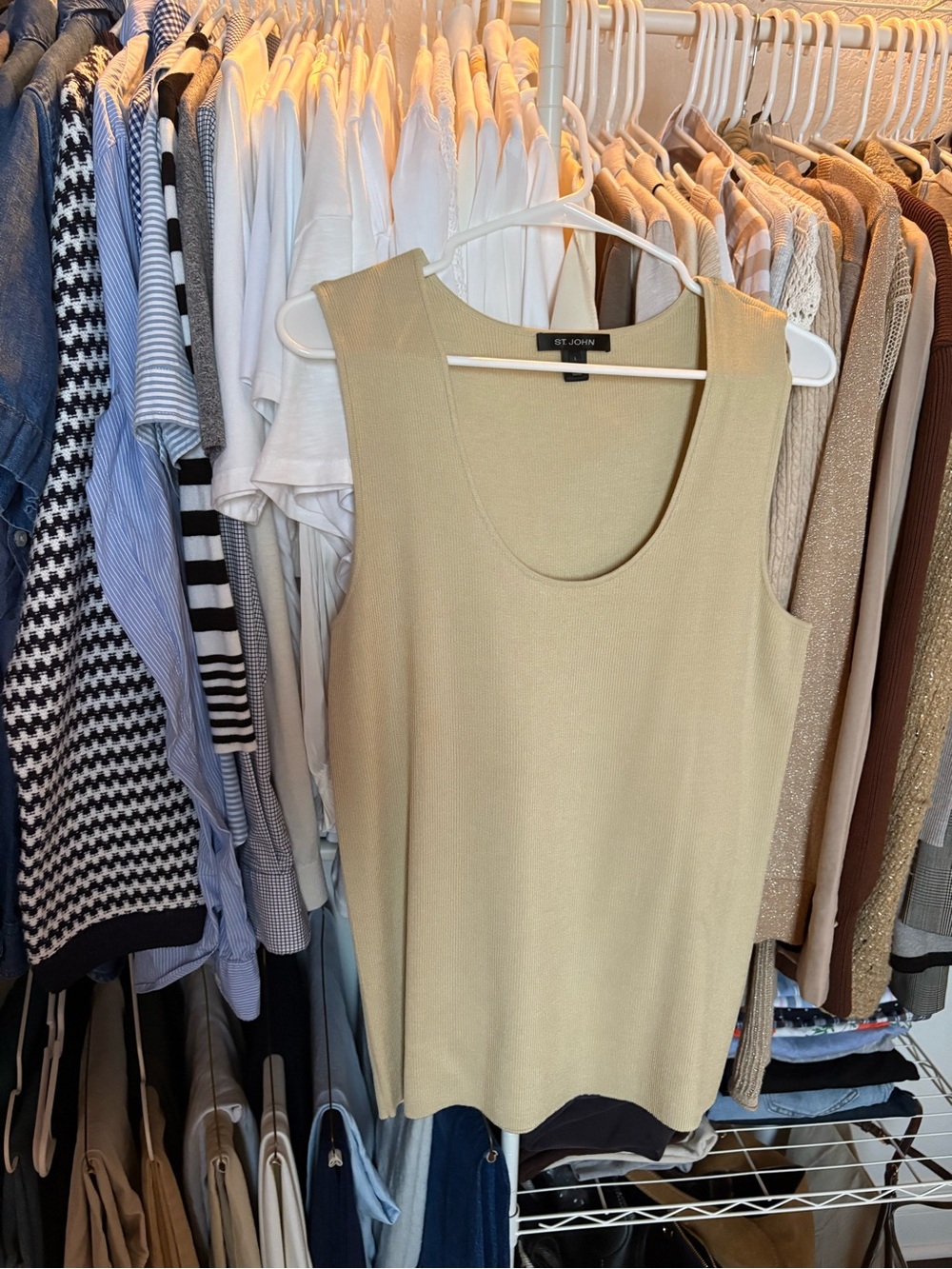 St. John Ribbed Sleeveless Blouse - Picture 4 of 6